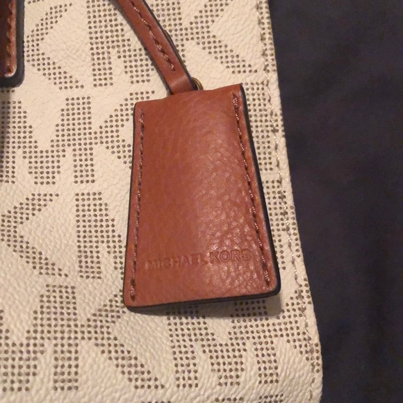 Michael Kors purse Excellent used condition - Picture 2 of 7